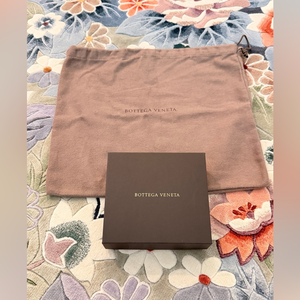 Authentic Bottega Veneta wallet box and dust bag for sell